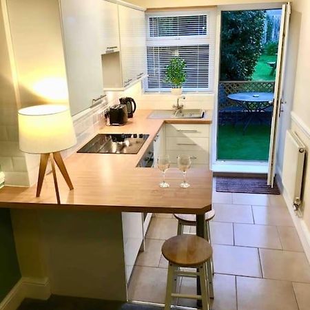 Cosy Coach House Garden Apartment By The Sea, Own Entrance Door, Garden Terrace With Exclusive Rear Door Access & Free Reserved Parking Space Only 2 Mtrs From Your Apt Door! Early Checkin From 3Pm And Late Check Out Till 11Am Available! Broadstairs Exterior photo