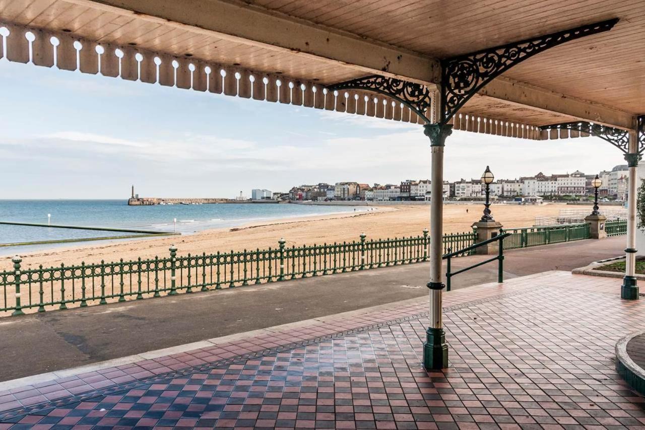 Cosy Coach House Garden Apartment By The Sea, Own Entrance Door, Garden Terrace With Exclusive Rear Door Access & Free Reserved Parking Space Only 2 Mtrs From Your Apt Door! Early Checkin From 3Pm And Late Check Out Till 11Am Available! Broadstairs Exterior photo