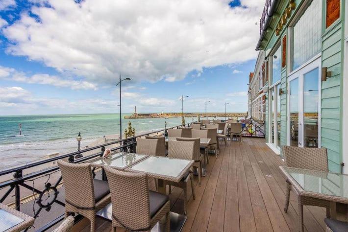 Cosy Coach House Garden Apartment By The Sea, Own Entrance Door, Garden Terrace With Exclusive Rear Door Access & Free Reserved Parking Space Only 2 Mtrs From Your Apt Door! Early Checkin From 3Pm And Late Check Out Till 11Am Available! Broadstairs Exterior photo